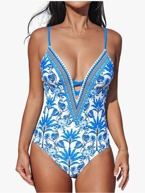 NWT Cupshe One-Piece Swimsuit Plunging V-Neck Cutout Size Medium (8-10)